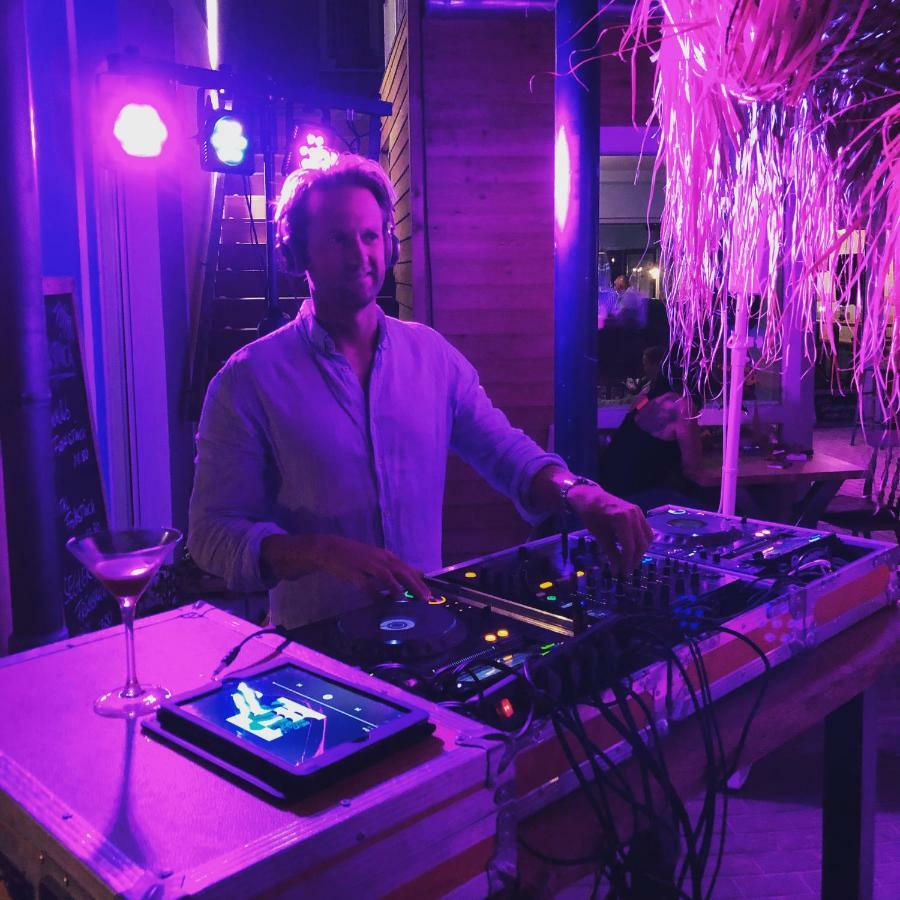 Feels Club Hotel